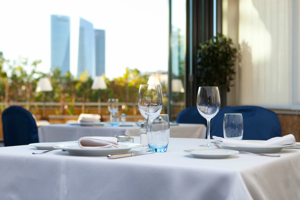 terraza_madrid_restaurante_cb mesa terraza