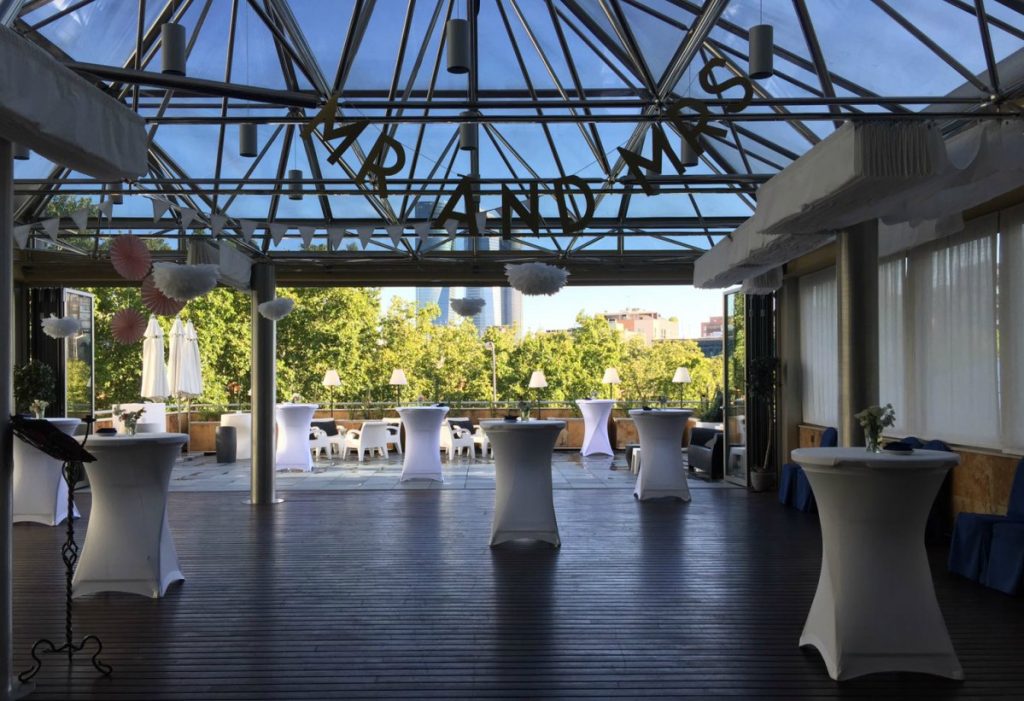 terraza restaurante la pirámide